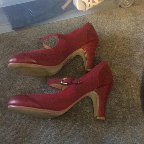 Red Pumps - Picture 2 of 5